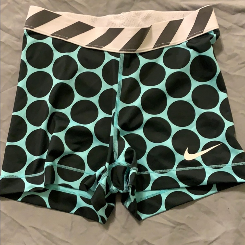 Small Women’s Nike Pros